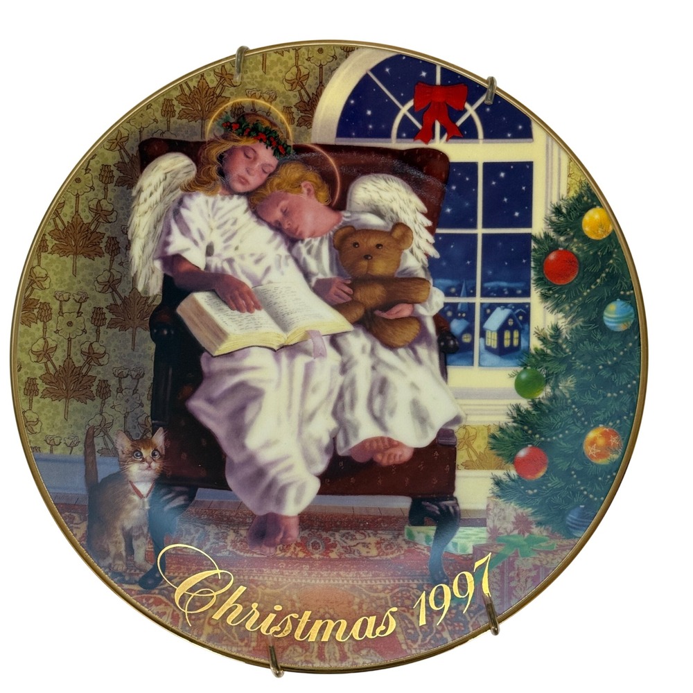 Avon 1997 Christmas Plate Heavenly Dreams M. Garland Porcelain 22K Gold Trim